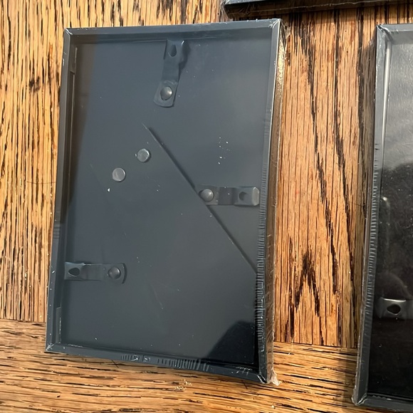 BRAND NEW BLACK STANDING OR HANGING FRAMES - SET OF 3 - Picture 4 of 6